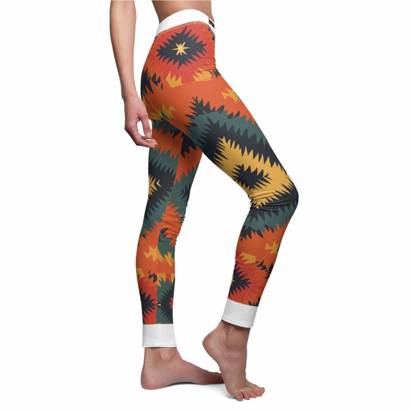 Bunte Unique Designer Leggings für Frauen mit hohem Bund, nachhaltiges Material und auffälligem Ethno-Muster für Yoga und Sport.